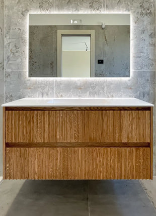 Mobile da bagno cannettato sospeso in legno massello e specchio illuminato con LED