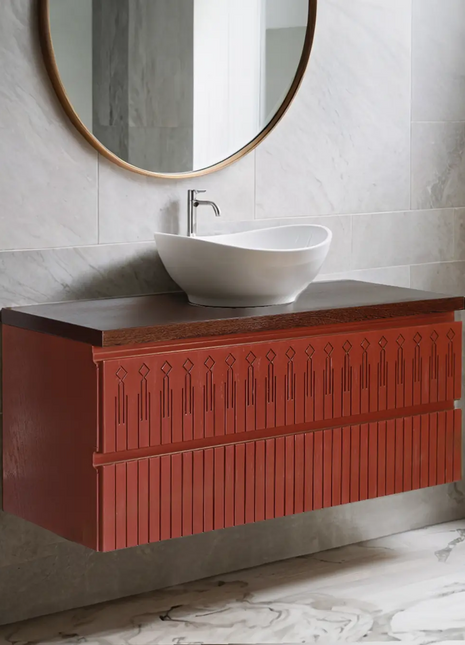 Mobile da bagno sospeso in legno massello color rame con due cassetti decorati e vasca in ceramica