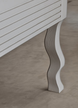 Mobile da Bagno in legno color tortora chiaro dogato con piedi torniti e due cassetti con guide ammortizzate