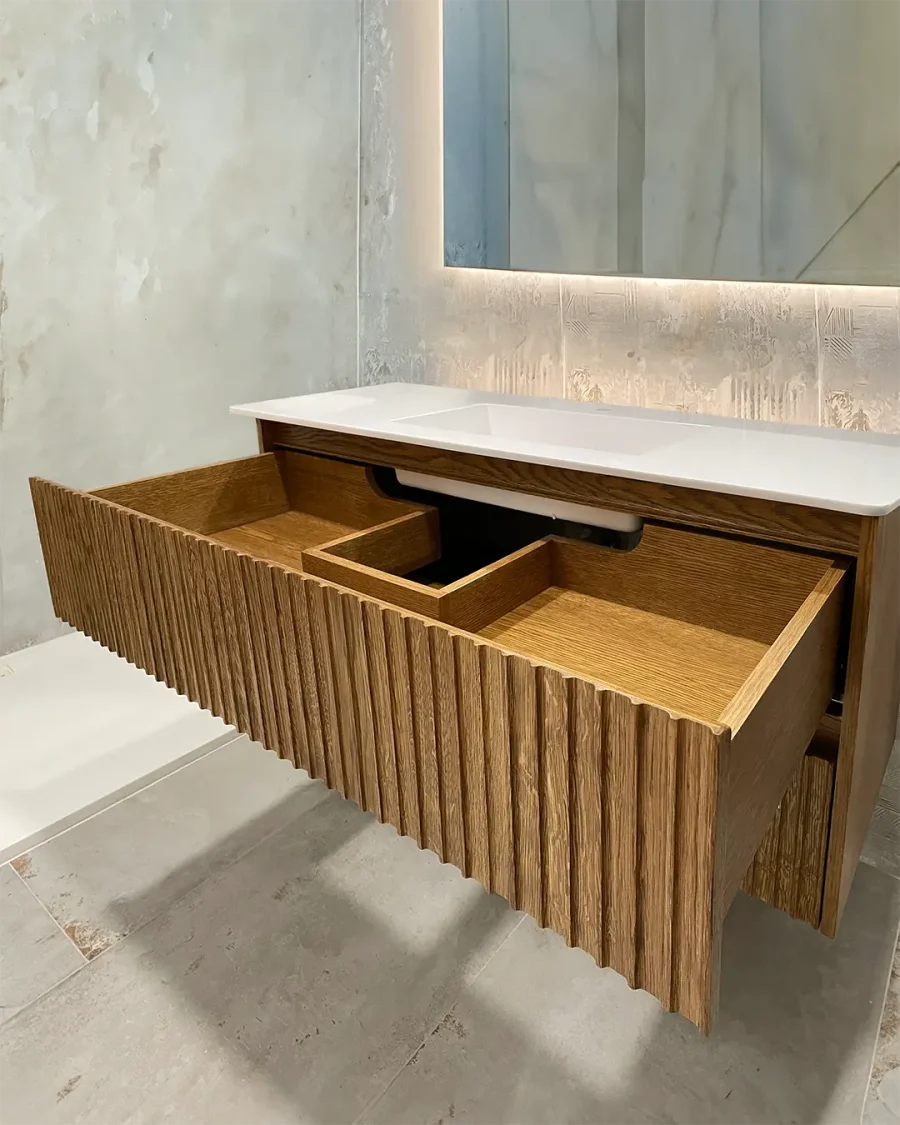 Mobile da bagno cannettato sospeso in legno massello 120 cm due cassetti e vasca lavabo in ceramica - immagine 3