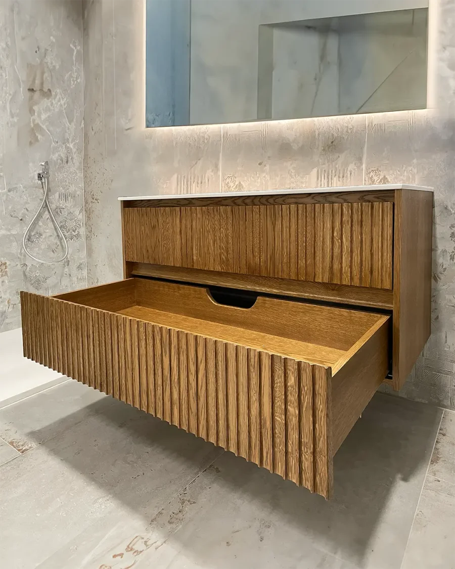 Mobile da bagno cannettato sospeso in legno massello 120 cm due cassetti e vasca lavabo in ceramica - immagine 5